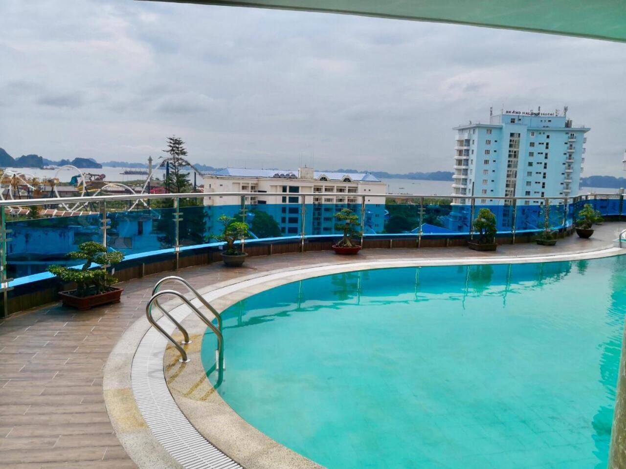 Relax Ha Long Hotel Buitenkant foto